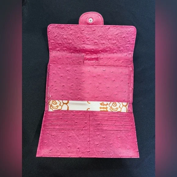 🔥NWOT GUESS Pink Clutch Wallet 🔥 - Picture 4 of 4